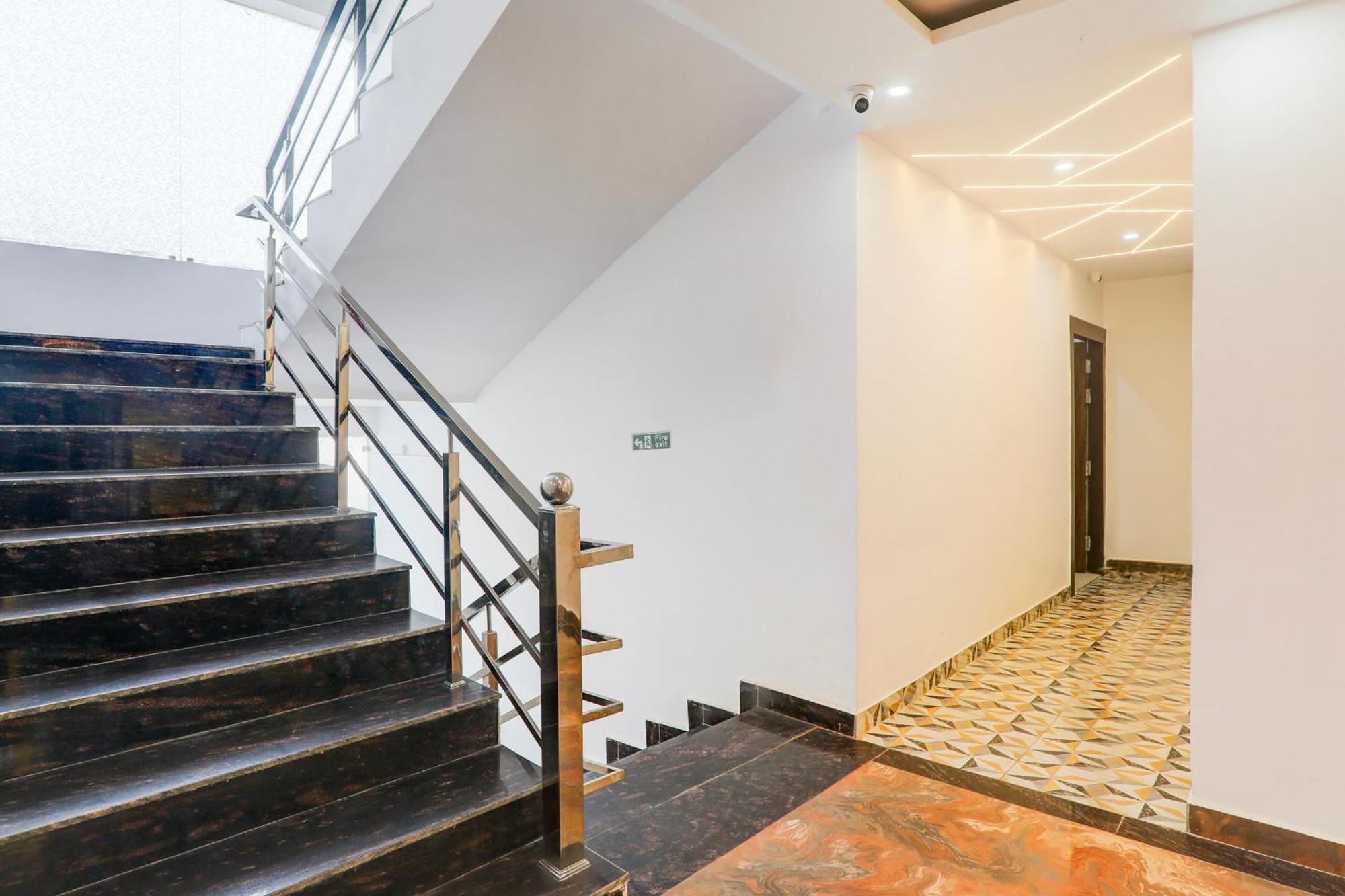 Super Townhouse Shaheed Path Near Ambedkar University Formerly Kings Paradise Bijnaur 외부 사진